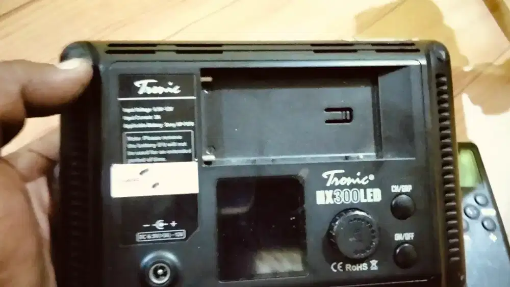 lampu video LED Tronic MX300LED.