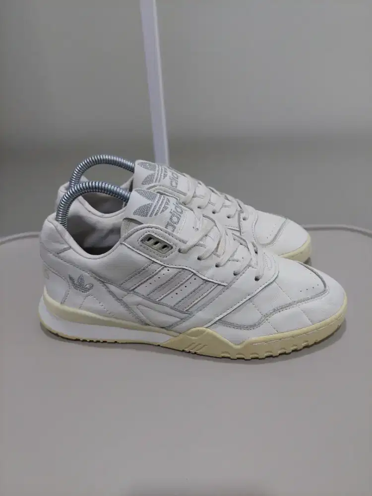 Sepatu Sneakers Adidas AR Trainers- size 38