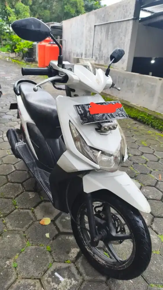 Beat warna putih th 2011