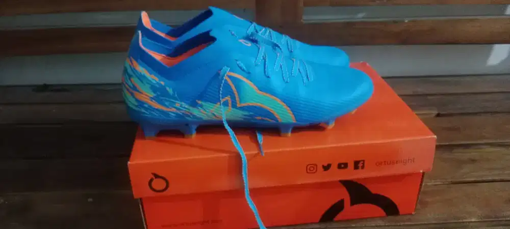 Sepatu Bola Ortuseight Catalys Liberte V5 FG