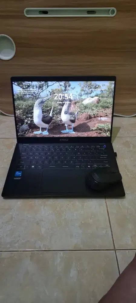 LAPTOP MSI CORE I3 (Like New)