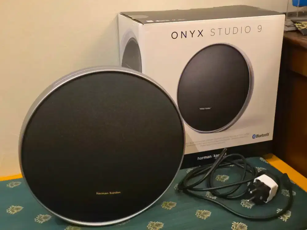 Harman Kardon Onyx Studio 9 Like New