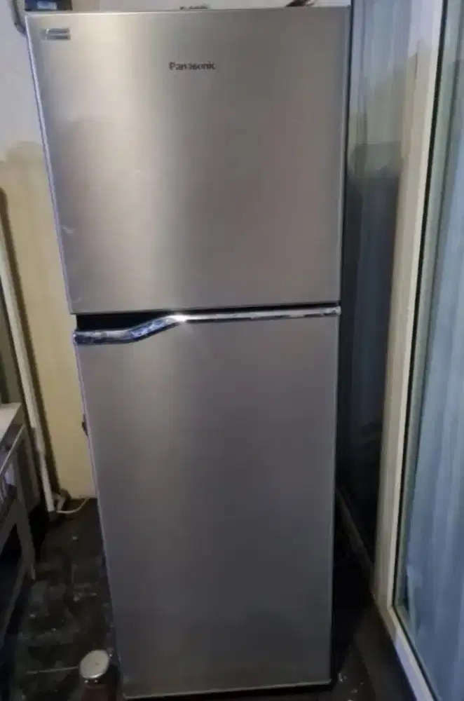 Kulkas 2 pintu merek panasonic masih sgt normal ,bersih luar dlm