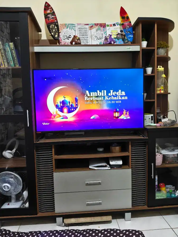 dijual tv + lemari