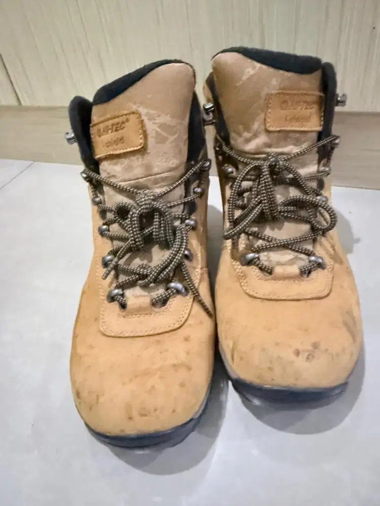 Sepatu Hi-tech size 42