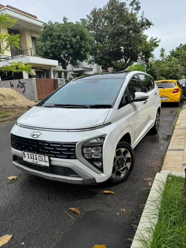 Hyundai Stargazer Prime Captain Seat Two Tone 2022 Akhir