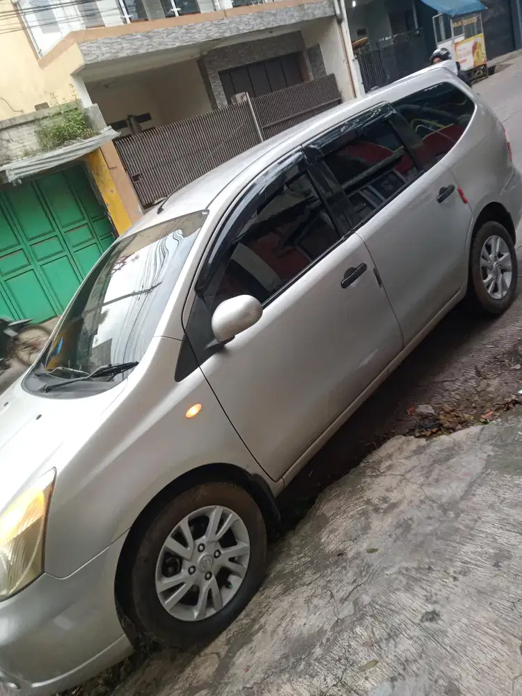 Nissan Grand livina 2012 Bensin