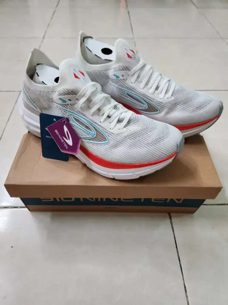 Preloved Sepatu Running Nineteen BNB