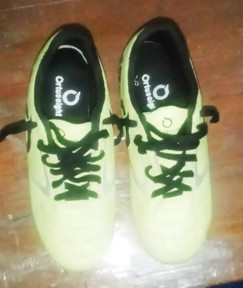 DIJUAL Sepatu Bola Anak, ORTUSEIGHT, Sz 32, Hijau, Made in Indo