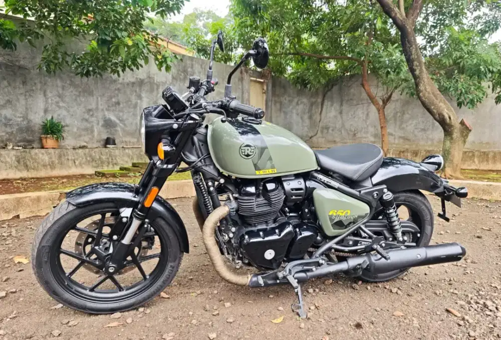 Royal enfield Shoogun 650 like new!!