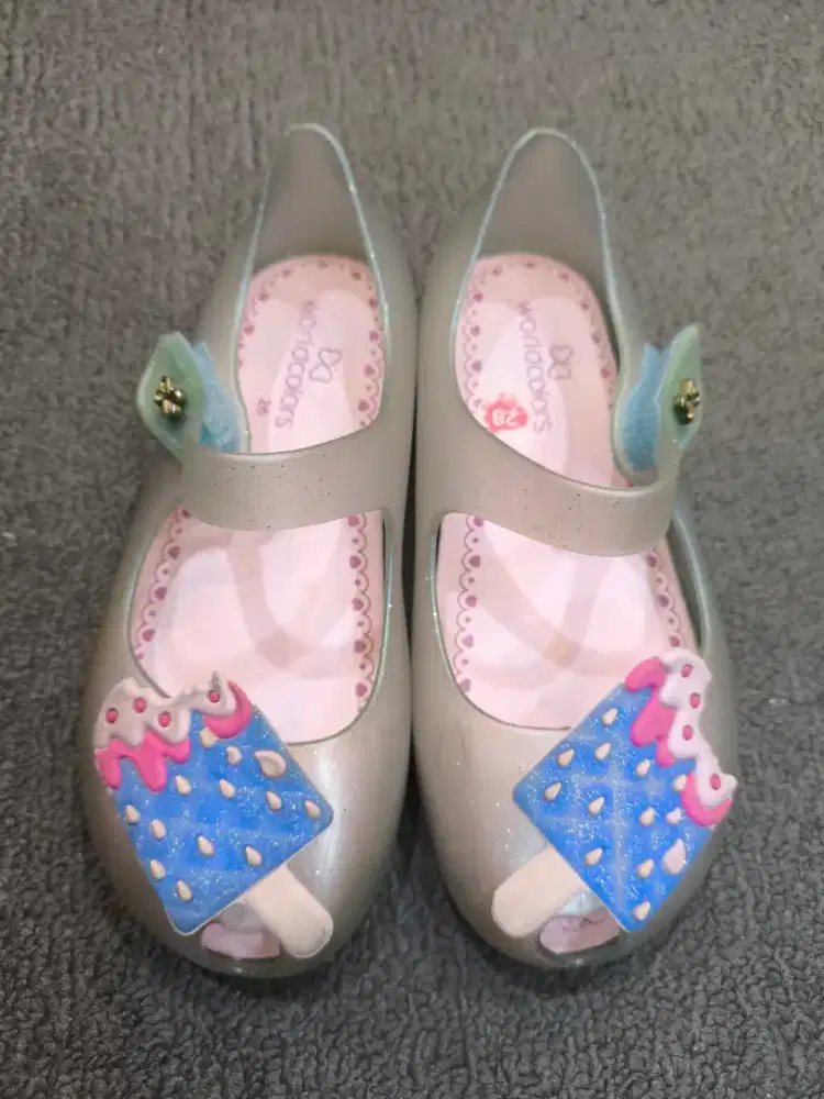 SEPATU ANAK WANITA WORLDCOLORS SIZE 28 PRELOVED