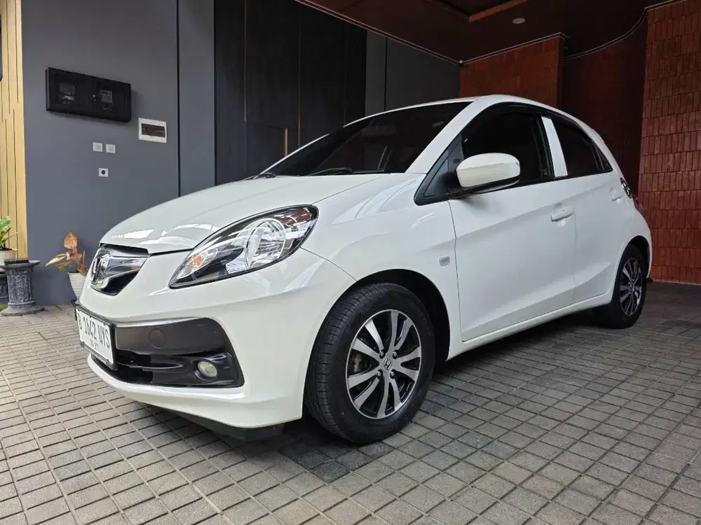 Honda Brio E a/t 2015 Low KM