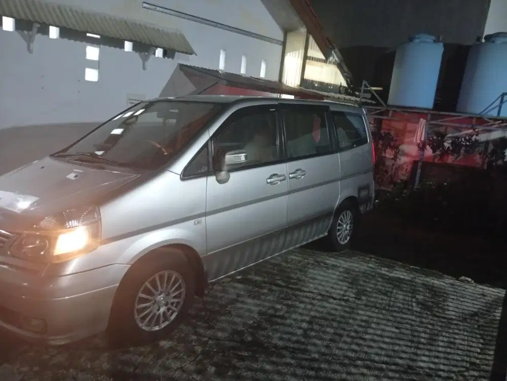 Nissan Serena 2010 Bensin