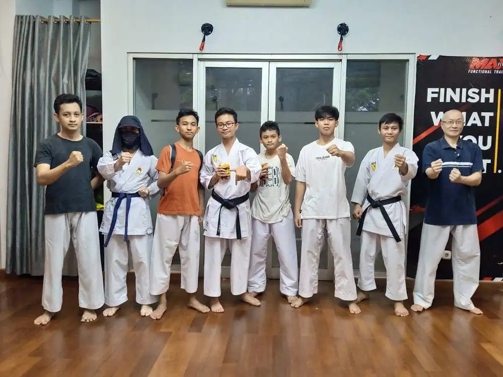Les Private Karate, Editor foto + video,