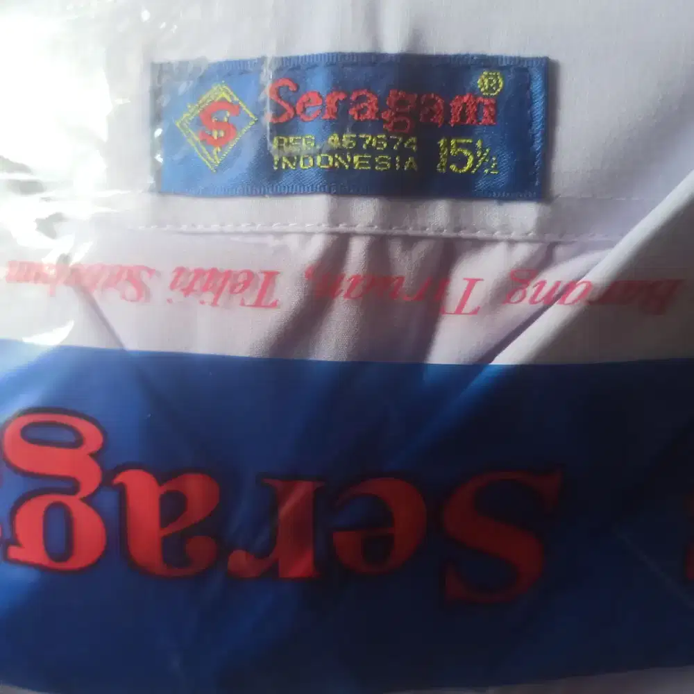 Baju seragam anak SMP