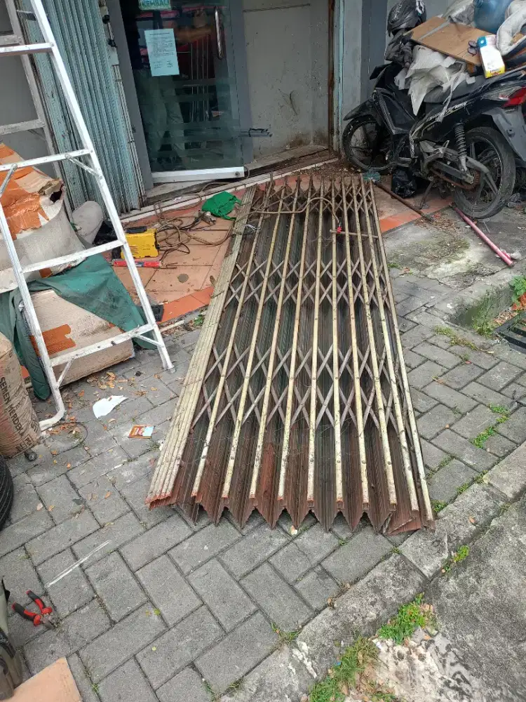 Ahli service rolling door panggilan murah