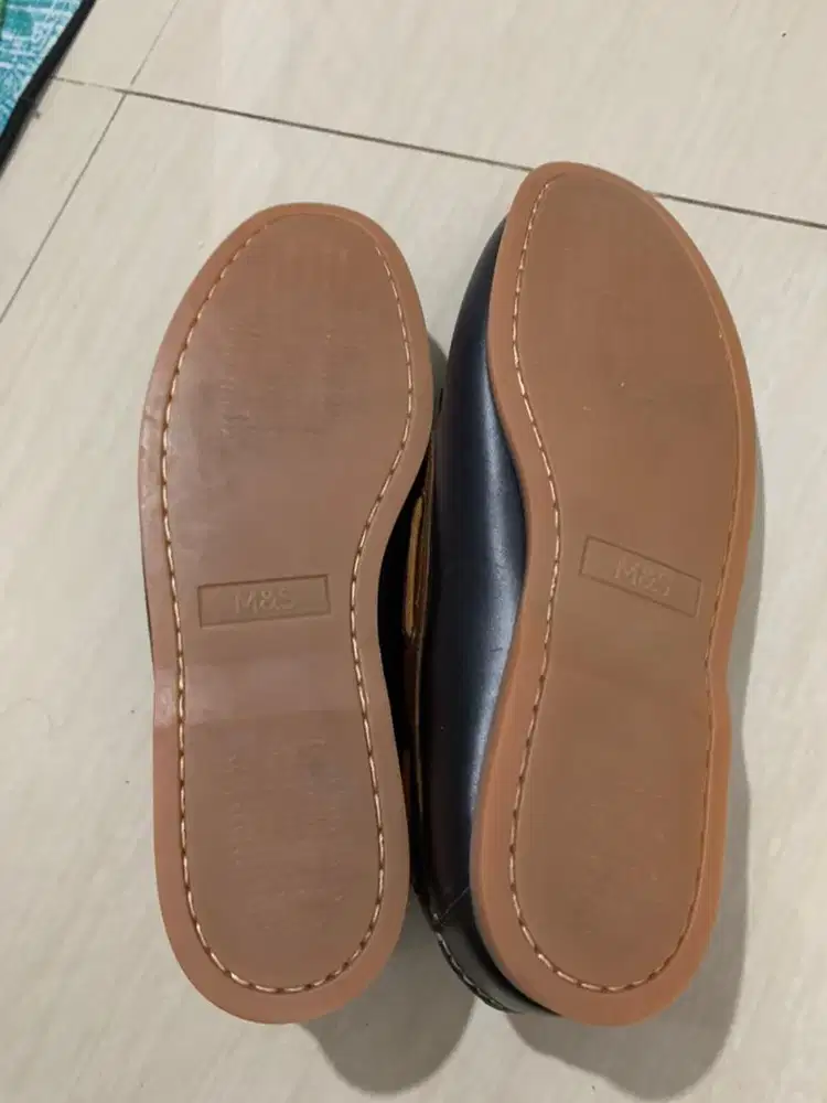 Sepatu pria Mark & Spencer