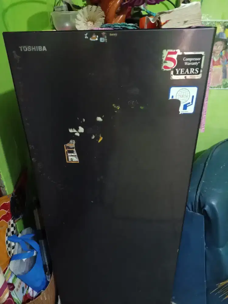 Kulkas Toshiba.
