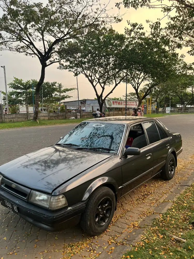 Ford laser 1998 Bensin