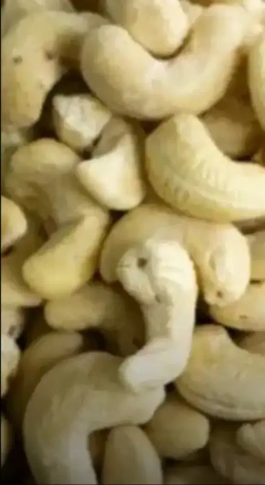 Kacang mete/mede utuh 1 kg Rp 129.000