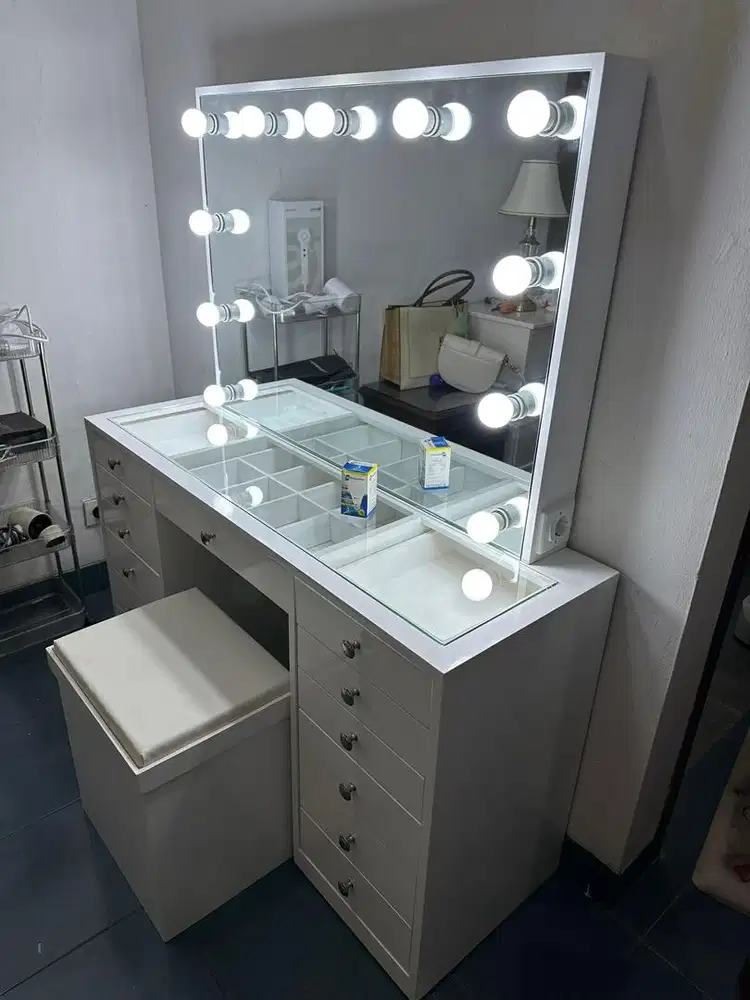 MEJA RIAS FULL KACA LAMPU