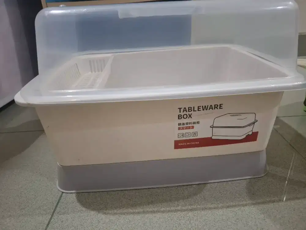 RAK TEMPAT PIRING TERTUTUP