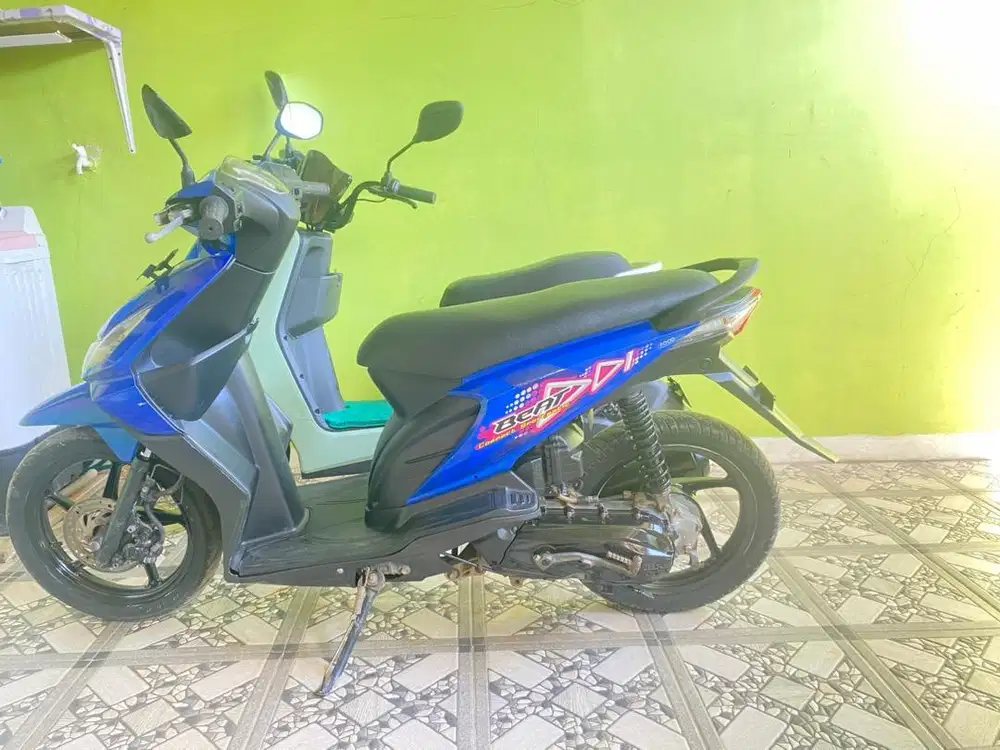 Jual santai beat karbu 2011 , bpkb stnk lengkap , stater alus