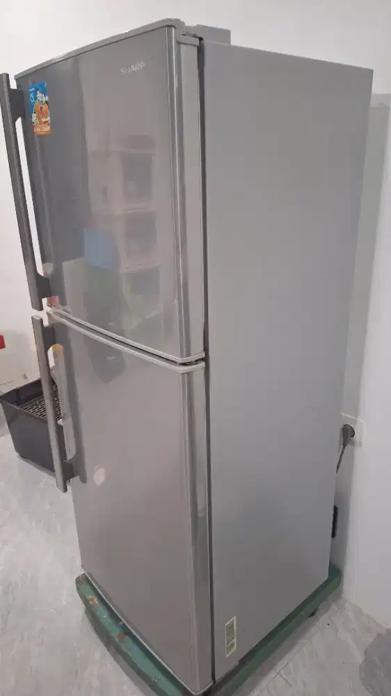 Sharp kulkas 2 pintu