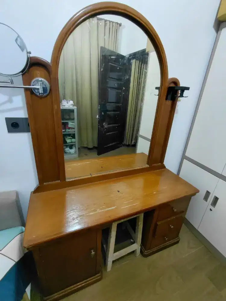 Meja Rias kayu kaca bagus