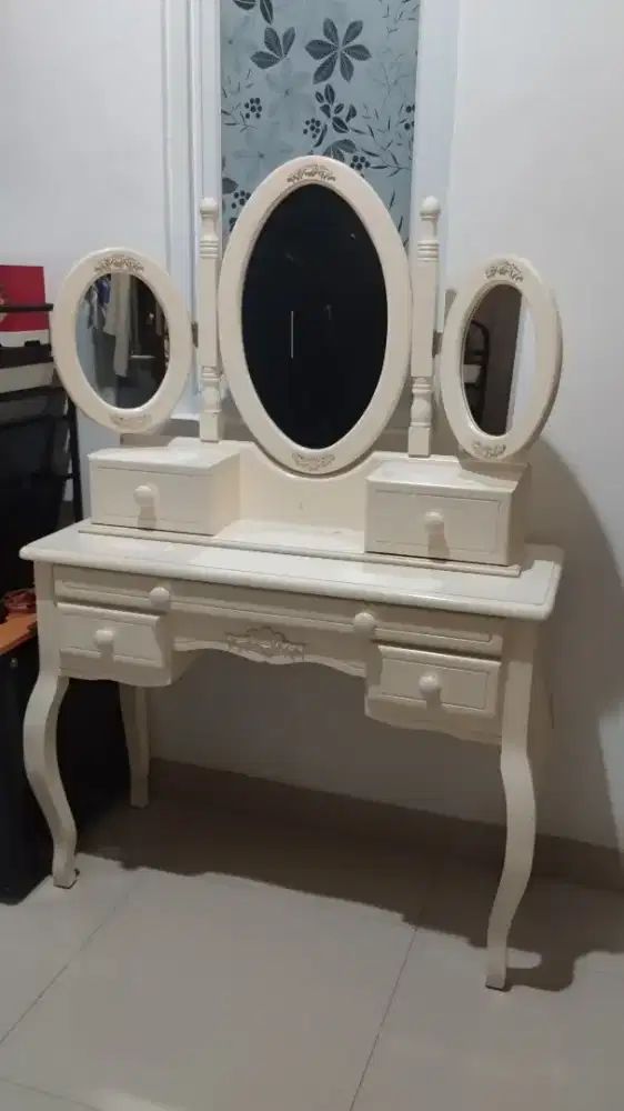 Meja Rias informa kondisi masih kokoh dan bagus banget