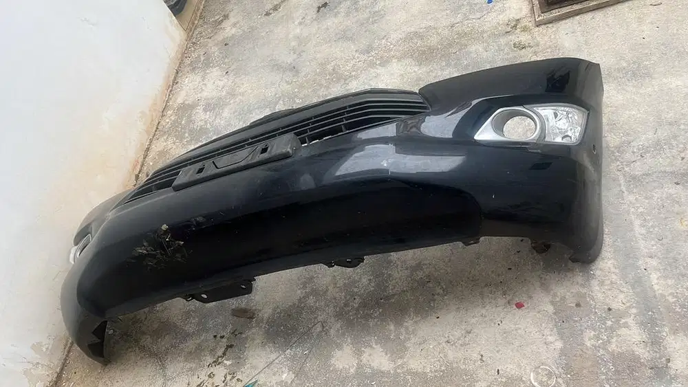 Bamper bekas mobil innova reborn type G