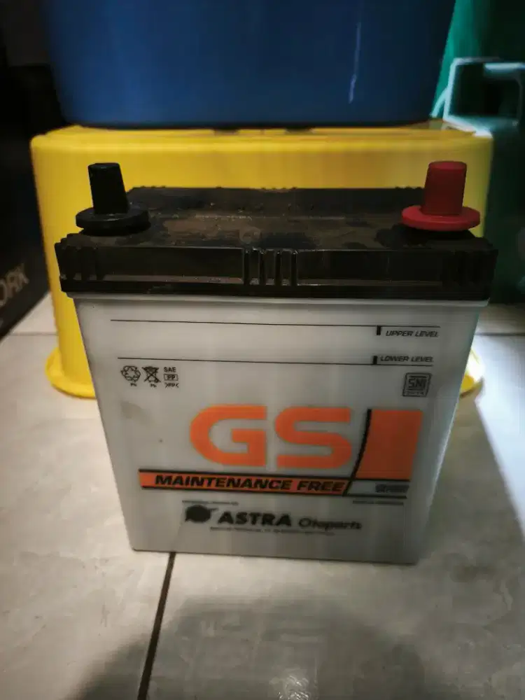 Aki mobil bekas mobil sendiri