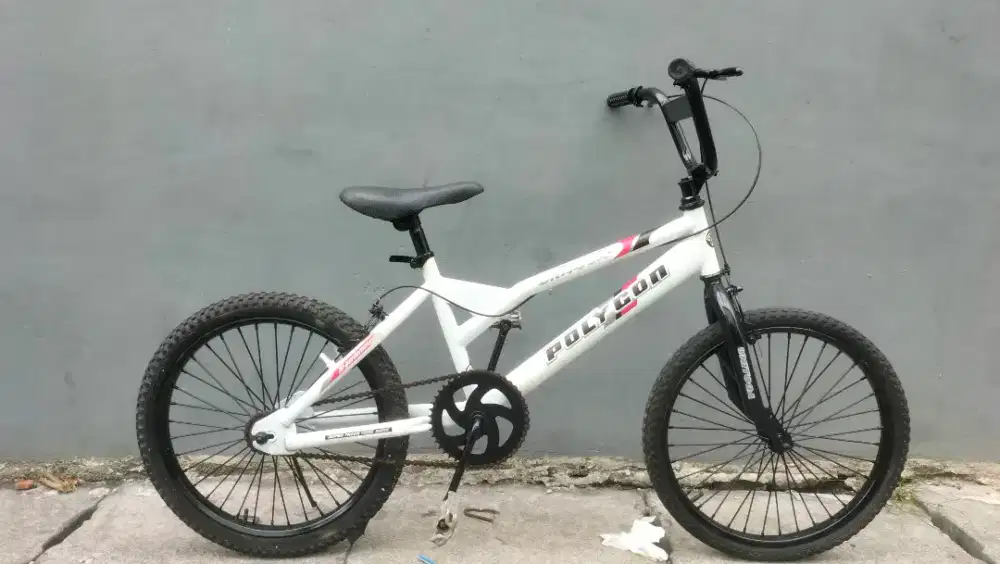 Sepeda bmx polygon repaint