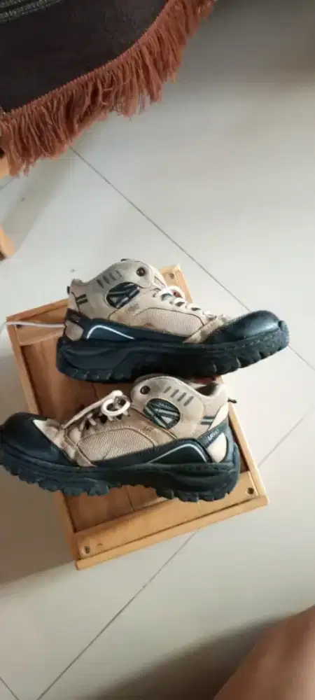 Sepatu Lavio tracking