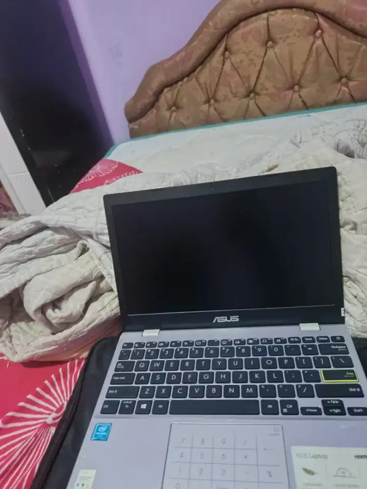 Asus Minibook laptop casan