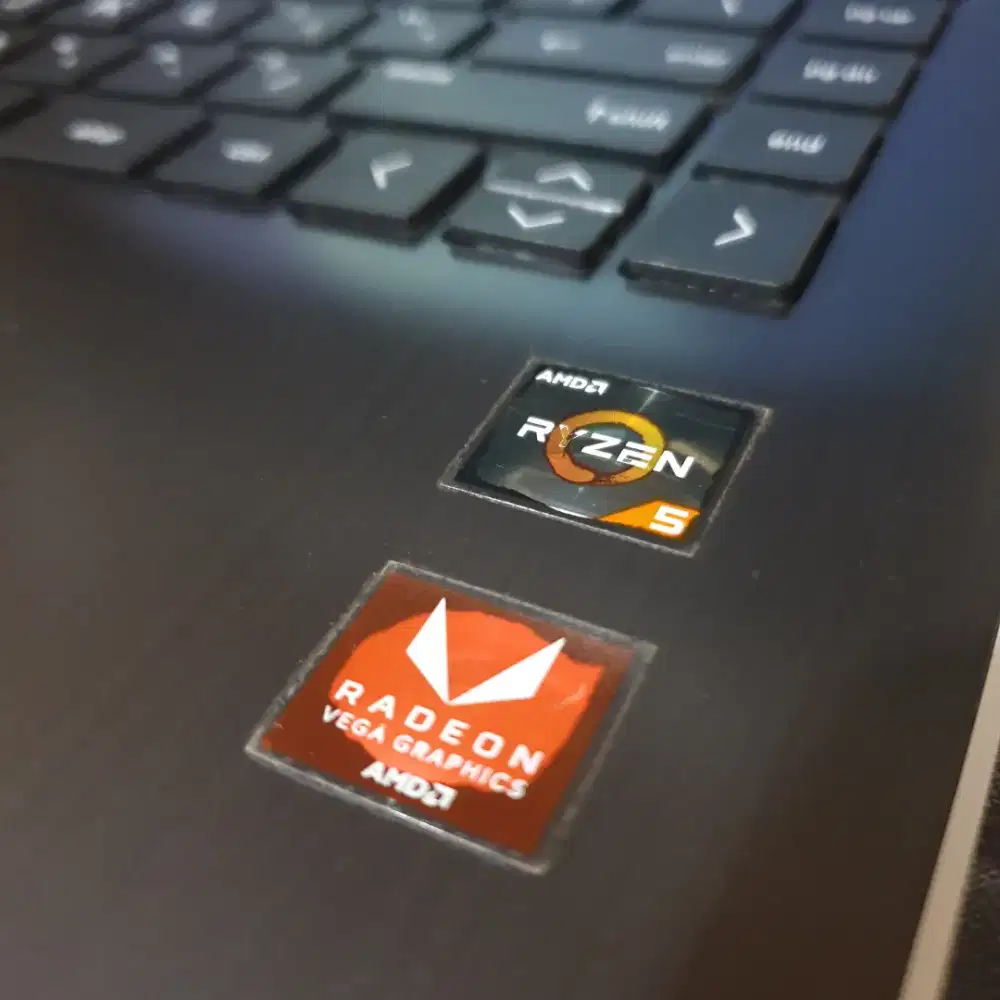 HP 14 - AMD RYZEN 5 - RADEON VEGA - 16GB - 256GB