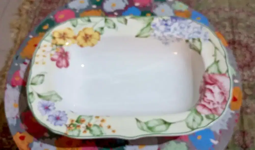 Piring saji merk Jessica McClintock