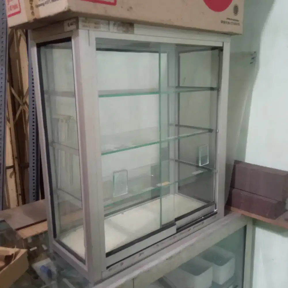 ETALASE KACA UKURAN 45X20X50