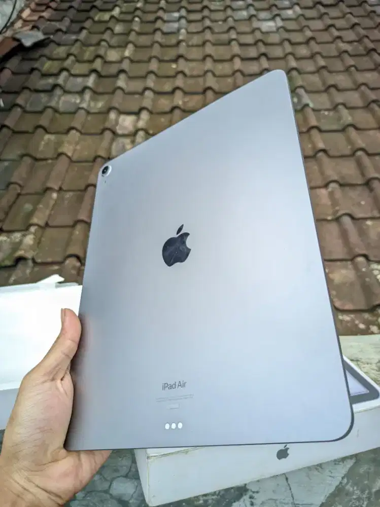 ipad air 13 inch (m2) 128gb wifi only.