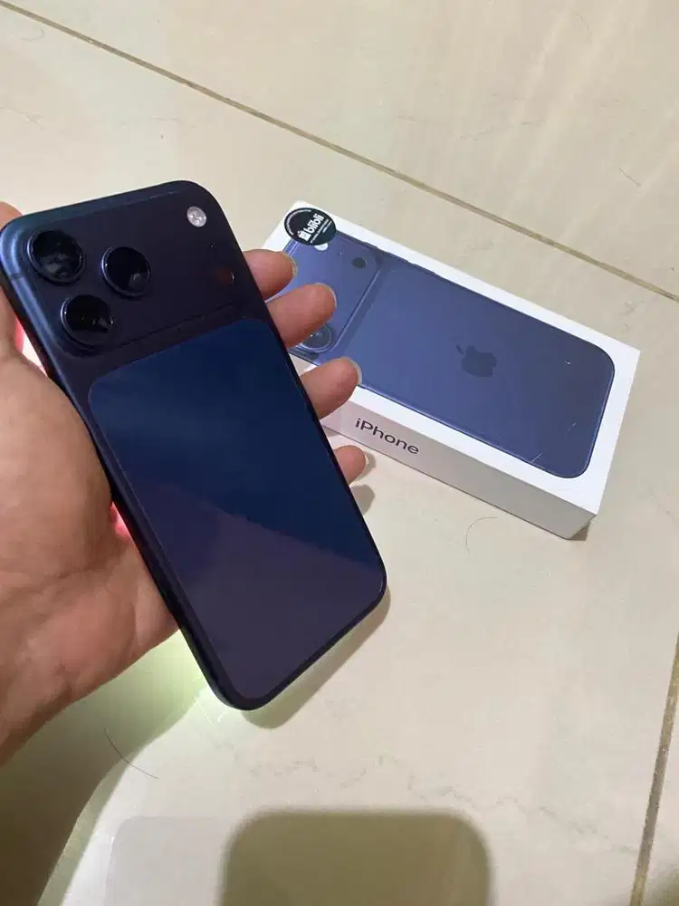 Dijual Iphone 17 Pro Max 256 GB Warna Deep Blue