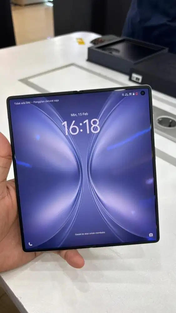 Vivo x vold 5 like new