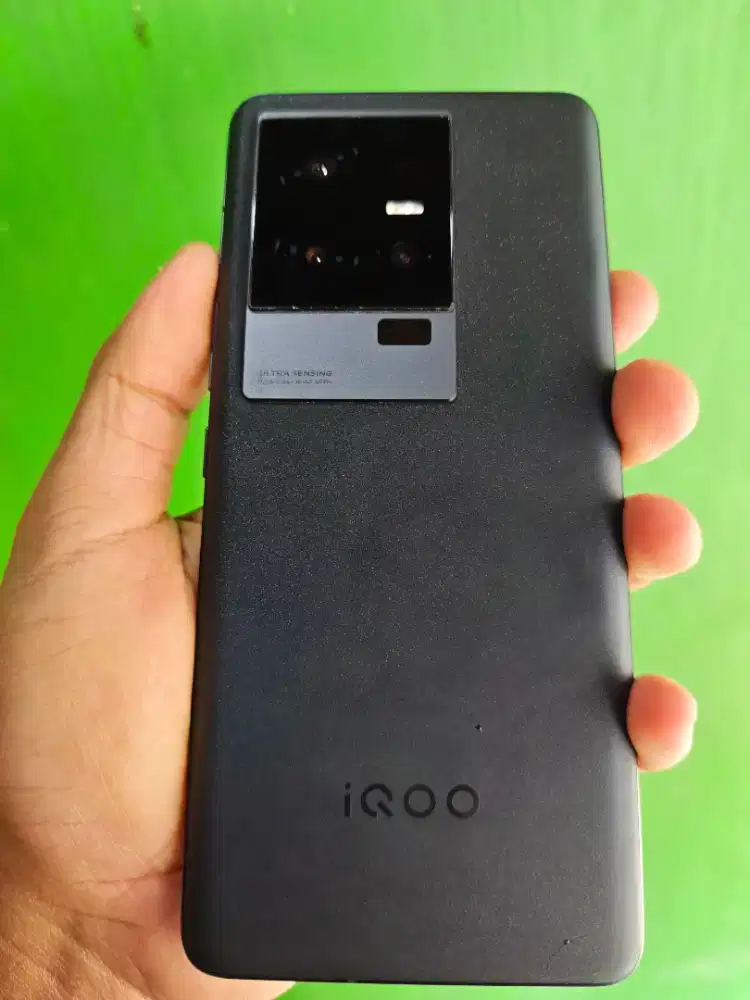 IQOO 11 16/256 GB Full Set Lengkap Bawaan