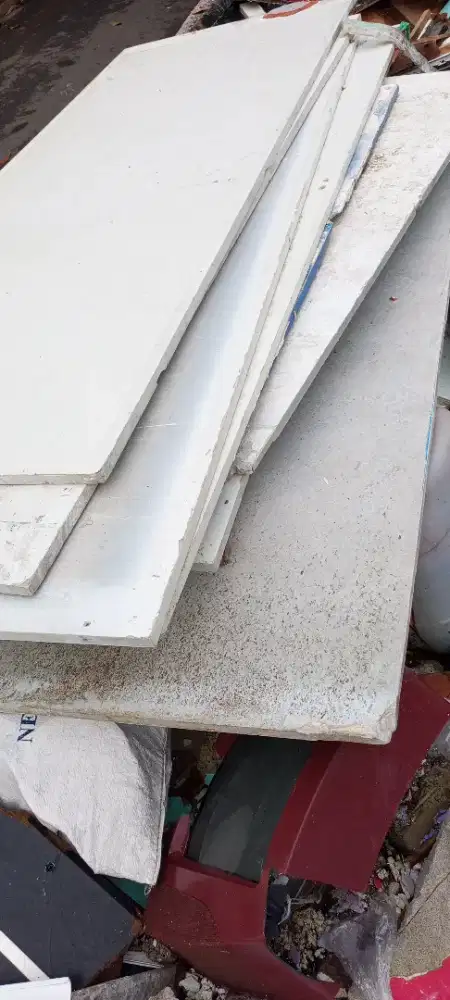 Grc tebal 2 cm ex bongkaran bank ada 12 lembar