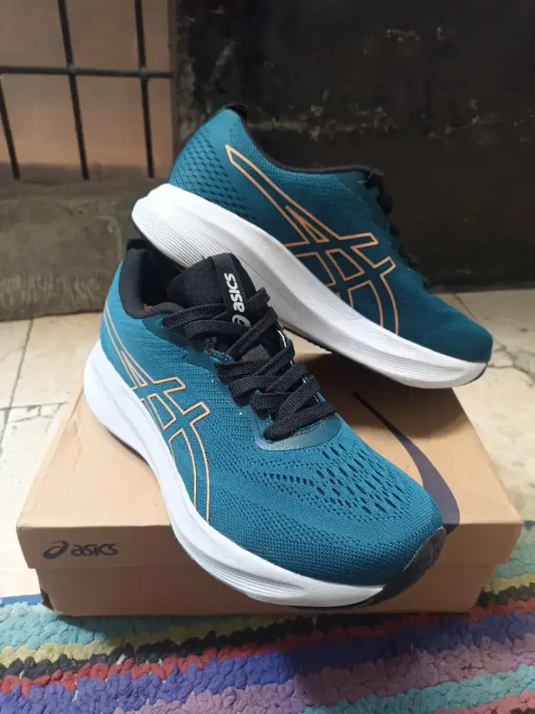 Sepatu Olahraga Unisex size 41 new