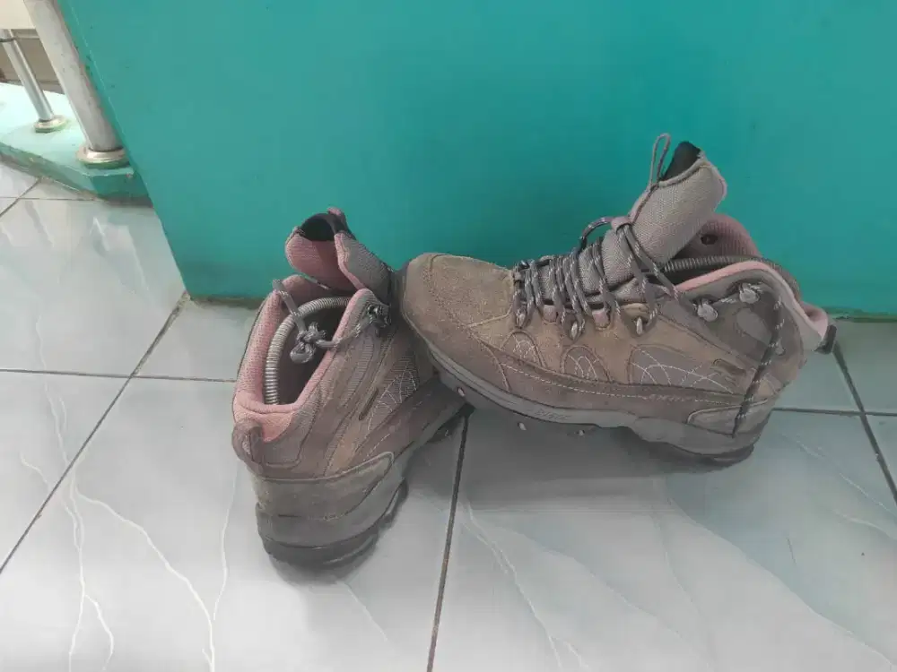 Sepatu saftey ukuran 41