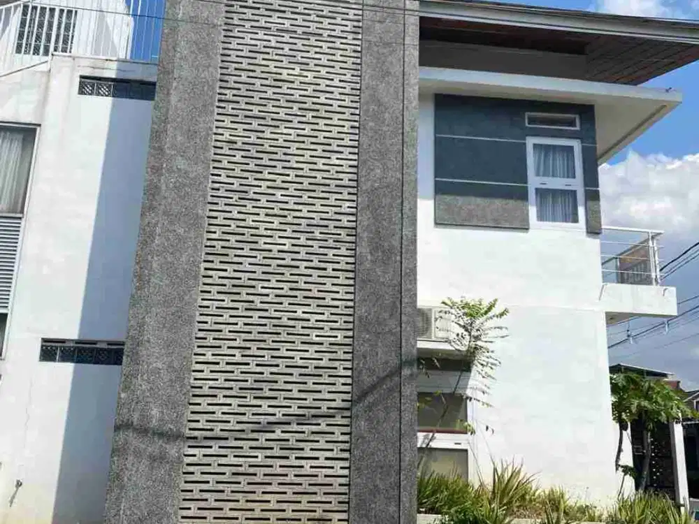 DIJUAL RUMAH ASRI TERAWAT DI PERUMAHAN GIRI MEKAR _FULLY FURNISHED_ DENGAN VIEW KOTA BANDUNG