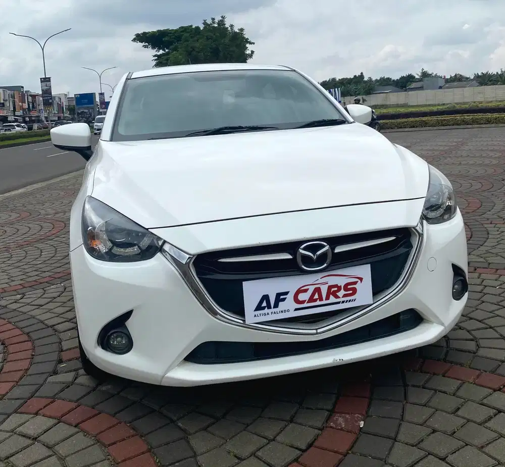 Mazda 2 R At 2015 Skyactiv bensin