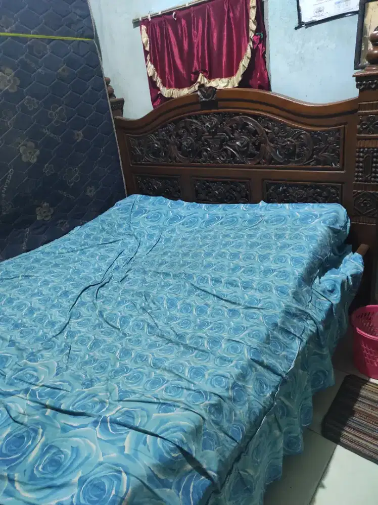 di jual ranjang dan kasurnya... 9.000.000