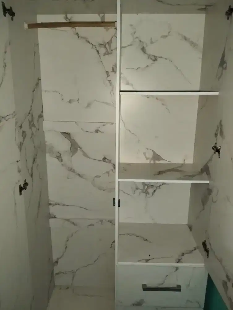 Lemari kayu 2 pintu mulus