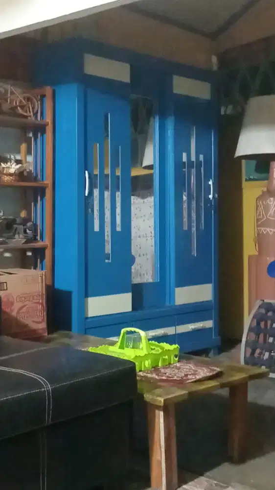 LEMARI SLEDING 3 PINTU DAN MEJA RIAS